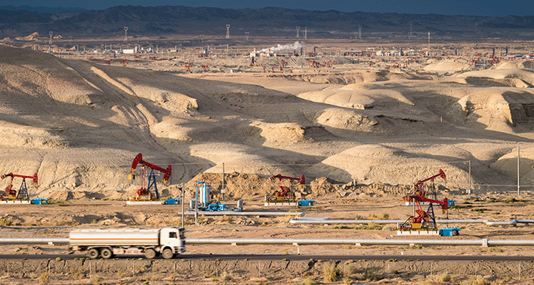 pumpjack in dessert environment